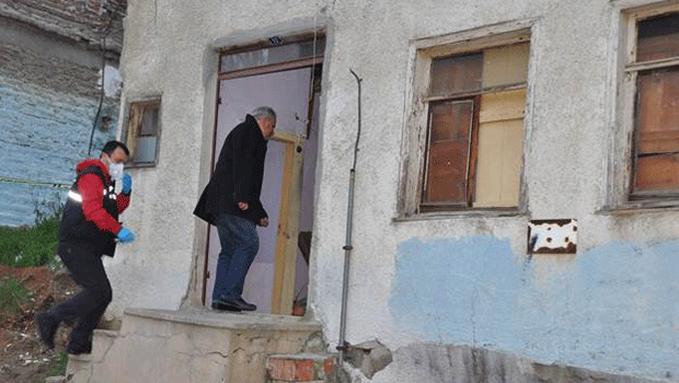 Kayıp kedisini ararken ceset buldu!