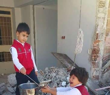 Minik Gkv’lilerin Gerçeği Aratmayan Deprem Tatbikatı