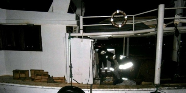 Cunda Adasında Balıkçı Teknesi Yandı