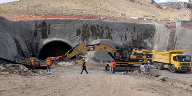 Bakanlık tünel inşaatını durdurdu!