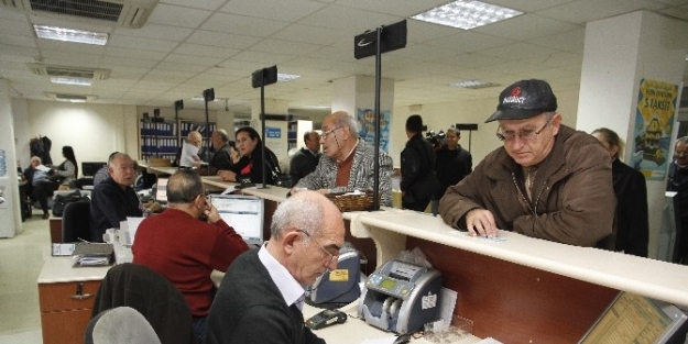 Konak’ta Vezneler Haftasonu Da Açık