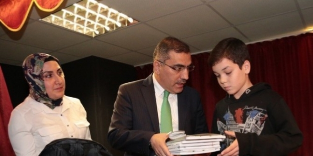 Başkan Çelikcan’dan 2 Bin Öğrenciye Eğitim Seti