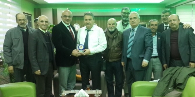 Manisa Lisesi Mezunlarından Başkan Çerçi’ye Plaket