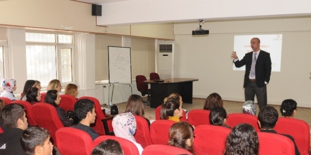 Hemşirelik Bölümü Öğrencilerinden Kan Bağışına Destek