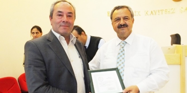 Burhaniye’de Kırsal Mahalle Muhtarlarına Mühürleri Dağıtıldı