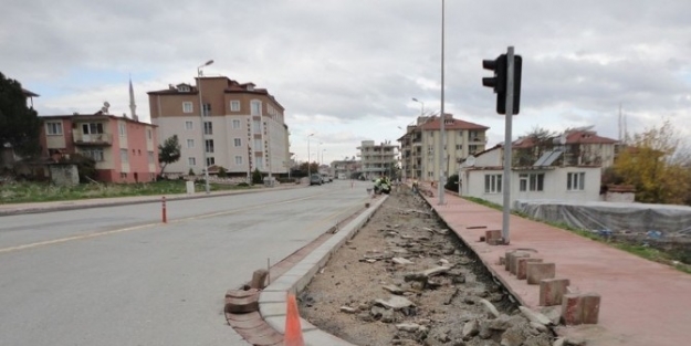 Denizli’nin Honaz İlçesinde Bisiklet Yolu Yapılıyor