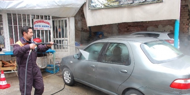 Yağış Oto Yıkamalarda Durgunluğa Yol Açtı