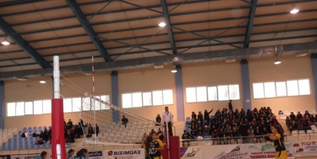 Korkuteli’nde Liseler Arası Voleybol Turnuvası Devam Ediyor