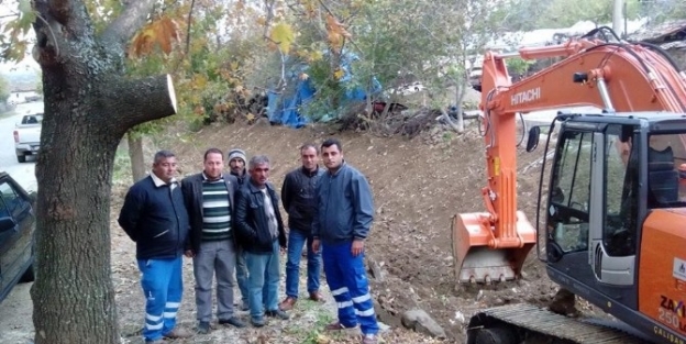 Büyükşehir Ödemiş Derelerini Temizliyor