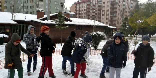 Öğrenciler Kar Tatilini Fırsata Çevirdi