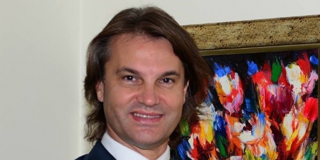 Plastik Cerrahi Uzmanı Prof. Dr. Selçuk İnanli: "burun Estetik Cerrahisi, Canlı Dokular Üzerinde Heykeltraşlık Yapmaktır"