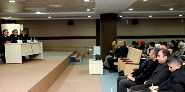 Kmü’de Türk-rus İlişkileri Konulu Panel