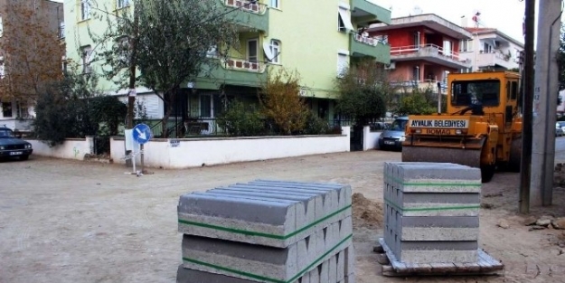 Armutçuk’ta Yol Ve Altyapı Çalişmalari Sürüyor