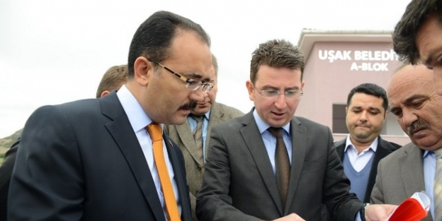 Uşak’ta Tadilatı Biten Apartlar Hizmete Açıldı