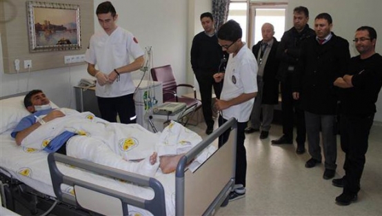 Öğrenciler öğretmeni döverek bacağını kırdılar