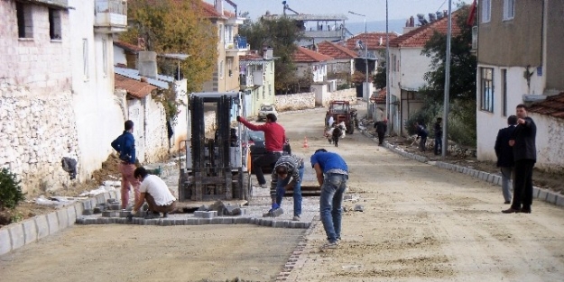 Kavaklıdere’de Üst Yapı Çalişmalari Sürüyor