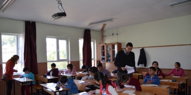 Selendi’de Teog Sınavında 400 Öğrenci Ter Döktü