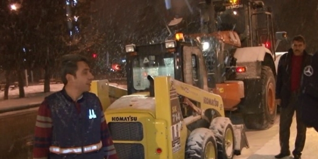 Erzurum’da Kar Nedeniyle Kapanan 15 Köy Yolu Ulaşıma Açıldı