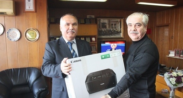 Keşan Belediyesi Bir Okula Renkli Yazıcı Hediye Etti