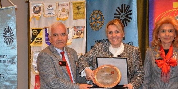 Başkan Sibel Uyar’a Rotary Kulüplerinden Hizmet Ödülü