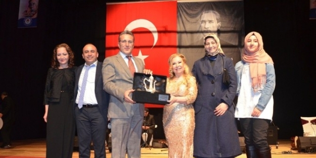 Bedia Akartürk Öğretmenlerle Buluştu