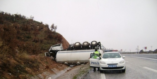 Malatya’da Tır Devrildi: 1 Yaralı