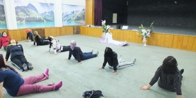 Ybem’den Yoga Kursu