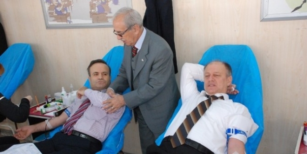 Şehzadeler Kaymakamlığı’ndan Kan Bağış Kampanyası