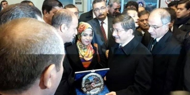 Başkan Yavuz’dan Başbakan Davutoğlu’na Plaket