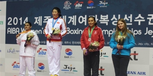 Dünya Üçüncüsü Boksöre Davullu Ve Zurnalı Karşılama