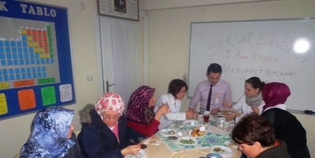 Anne Okulu Projesi İlk Mezunlarını Veriyor