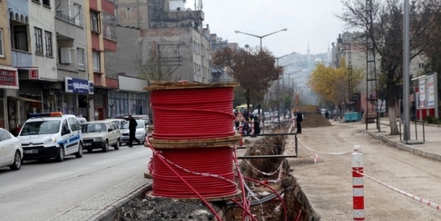 Büyükşehir Belediyesi Altyapı Ve Üstyapi Yenilemesi Yapıyor