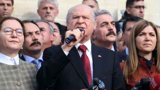 Bahçeli'nin yanındaki kadınlar merak konusu oldu