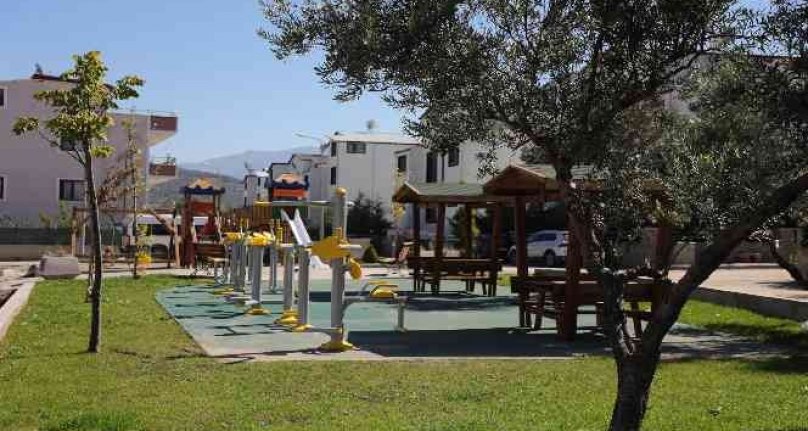 Gemlik'te yeni parklarda ahşap dönemi