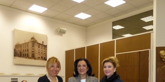 Gazeteci-yazar Nur Batur Tobb İzmir Kadın Girişimcilerin Konuğu Oldu