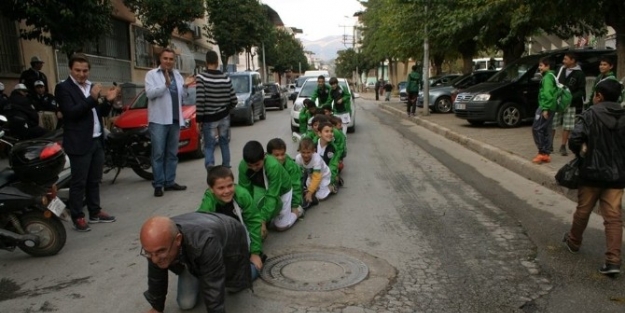 Miniklerden Dev Timsah Yürüyüşü