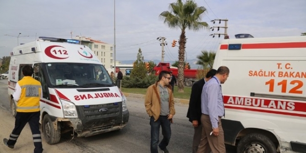 Milas’ta İki Ambulans Çarpişti