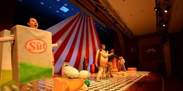 Obezitenin Zararları Tiyatroyla Anlatıldı