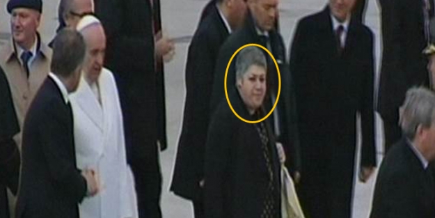 Papa'yı karşılayanların arasında sürpriz isim