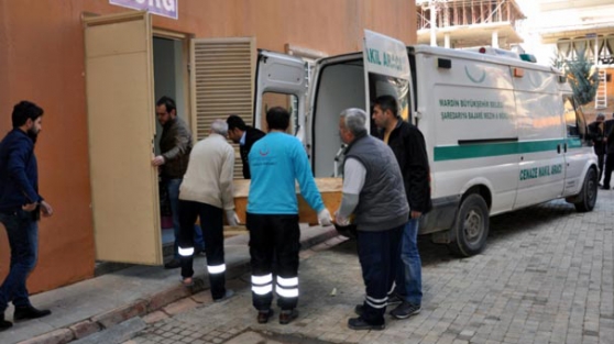 Anne ve babasını kalaşnikof ile taradı