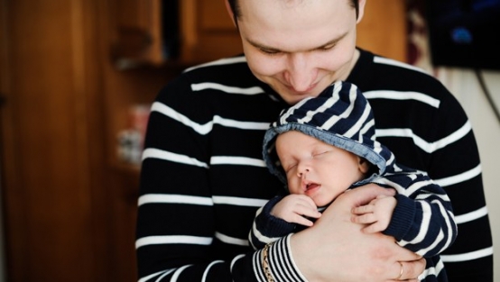 Baba olmak hem evde hem işte mutlu ediyor