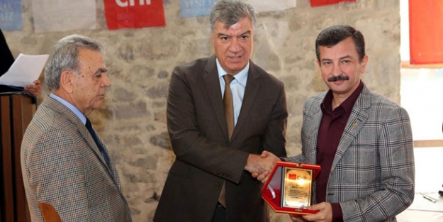 Aziz Kocaoğlu'na plaket şoku!