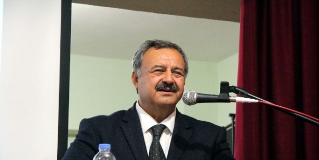 Uysal, Öğrencilerle Sohbet Etti