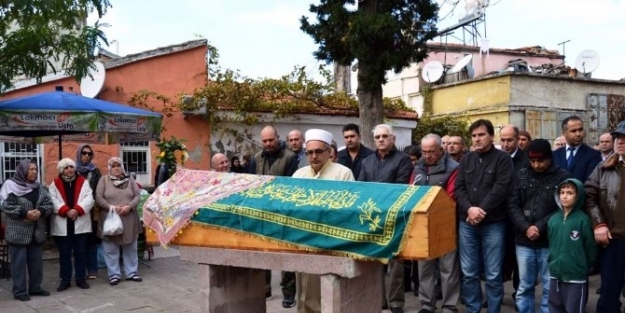 Amansız Hastalığa Yenik Düşen Pelin Şengül Hayatını Kaybetti