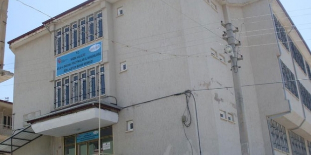 Bakım merkezinde yaşlı adama işkence!