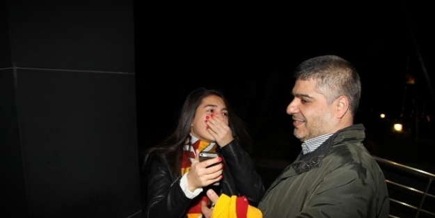 Liseli Zeynep Muslera’yı Görünce Gözyaşlarına Boğuldu