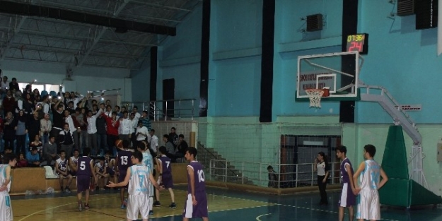 Erzincan’da Basketbol Müsabakaları Çekişmeli Geçiyor