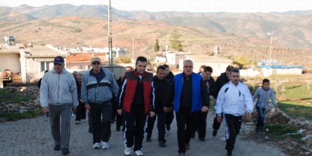 Kaymakam Hem Spor Yapıyor Hem De Köyleri Ziyaret Ediyor