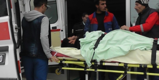 Başına Demir Parçası Düşen İşçi Yaralandı