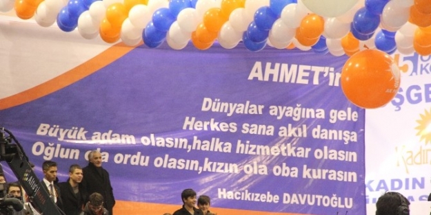 Başbakan Davutoğlu’na Sürpriz Pankart